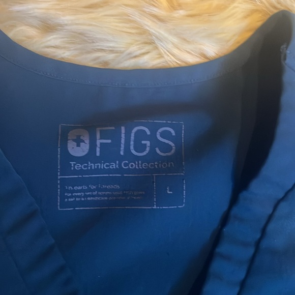 FIGS ACCRA 6 pocket scrub top - Picture 4 of 5